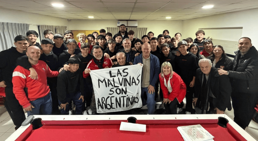 Veteranos de Malvinas compartieron sus historias con los juveniles de Independiente